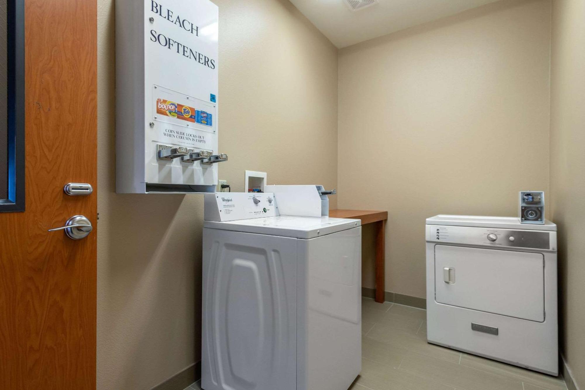 Comfort Inn & Suites Glenpool Buitenkant foto